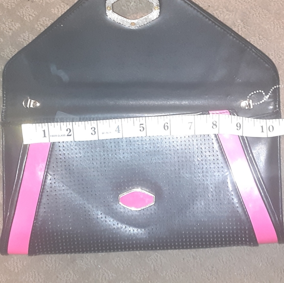Small hot pink and black turn latch flap open clutch - Picture 5 of 8